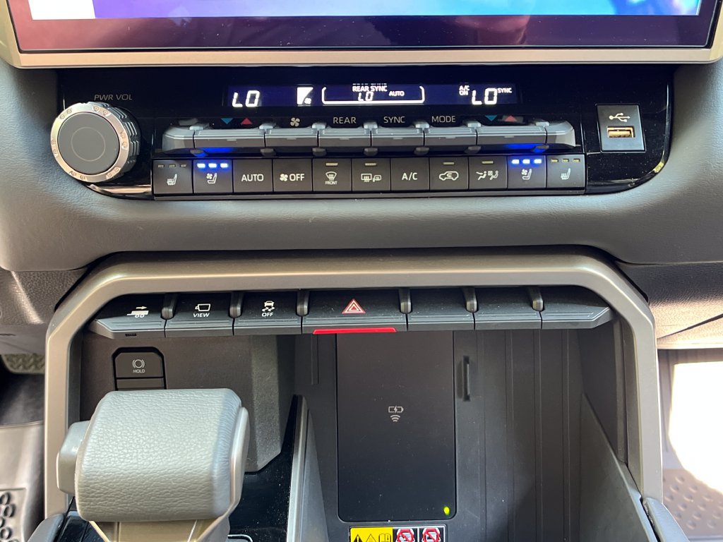 Used 2026 Toyota Sequoia Platinum AWD/4WD image 18