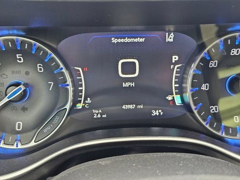 Used 2024 Chrysler Pacifica Touring-L FWD image 19