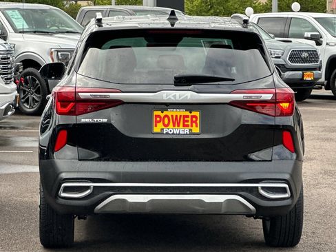 Used 2023 Kia Seltos S w/ Navigation Package FWD image 5