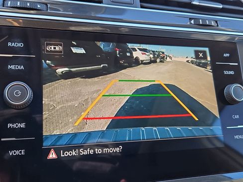 Used 2024 Volkswagen Tiguan SE w/ Panoramic Sunroof Package image 20