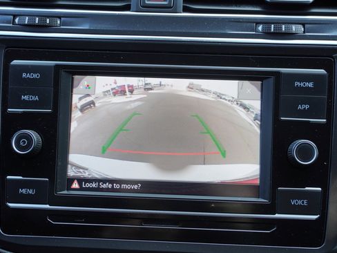 Used 2023 Volkswagen Tiguan S image 37