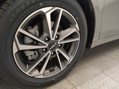 Used 2022 Kia Forte LXS w/ LXS Technology Package FWD image 31