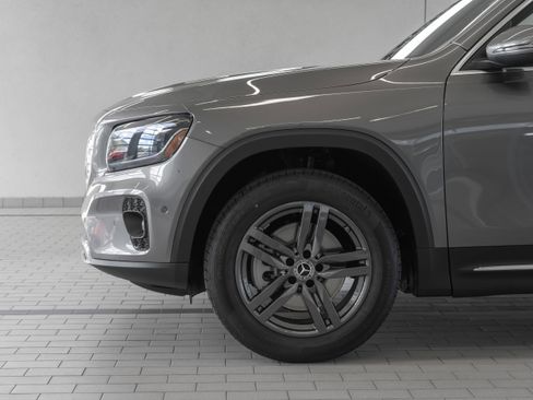 Used 2025 Mercedes-Benz GLB 250 4MATIC image 4