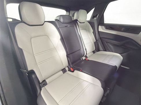 Certified 2026 Porsche Cayenne AWD/4WD image 26