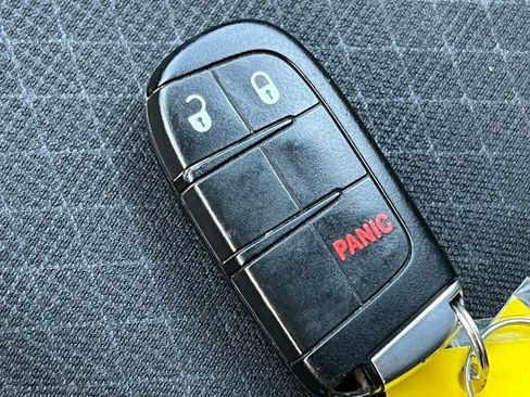 Used 2019 Jeep Grand Cherokee Laredo AWD/4WD image 27
