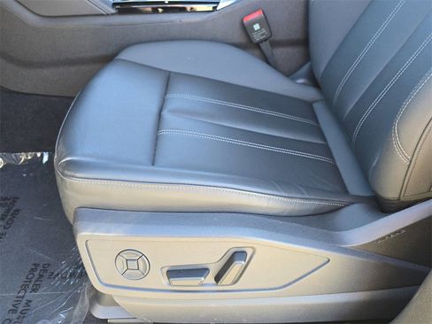 Certified 2025 Audi Q5 2.0T Premium w/ Convenience Package image 17