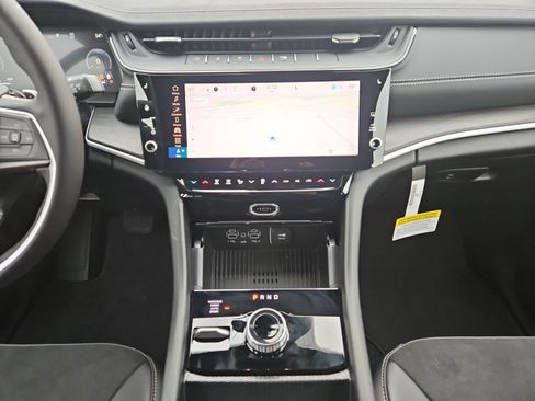 New 2026 Jeep Grand Cherokee Altitude image 11