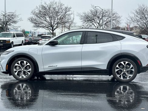 Used 2022 Ford Mustang Mach-E Premium image 7