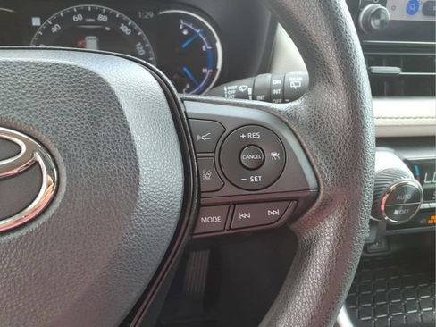 Used 2023 Toyota RAV4 XLE AWD/4WD image 17