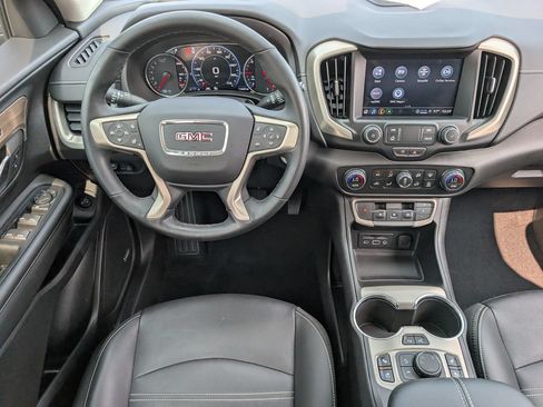 Used 2023 GMC Terrain Denali w/ Denali Premium Package AWD/4WD image 10