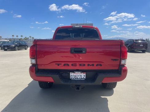 Used 2018 Toyota Tacoma TRD Sport RWD image 3