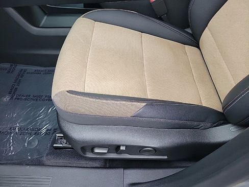 Used 2025 Chevrolet Equinox ACTIV w/ Convenience Package III image 9