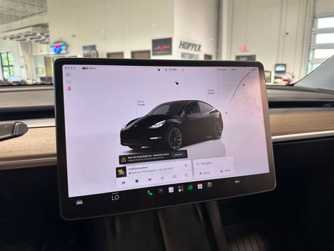 Used 2023 Tesla Model Y Long Range AWD/4WD image 3