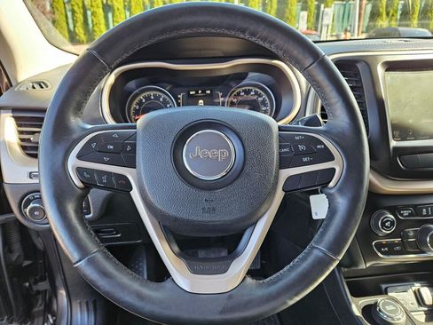 Used 2015 Jeep Cherokee Latitude w/ Cold Weather Group AWD/4WD image 19