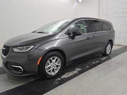 Used 2023 Chrysler Pacifica Touring-L