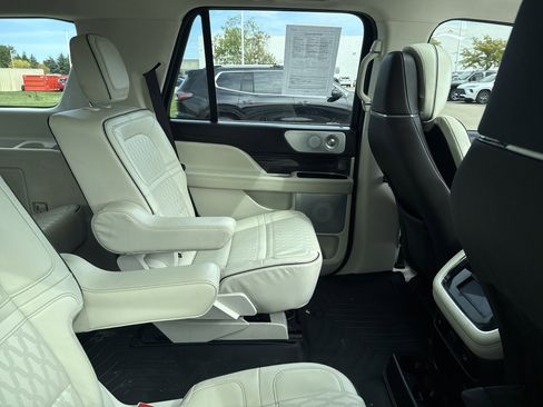 Used 2022 Lincoln Navigator Black Label image 5