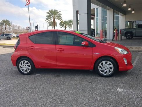 Used 2015 Toyota Prius C One image 3