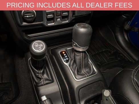 Used 2019 Jeep Wrangler Unlimited Sahara AWD/4WD image 15
