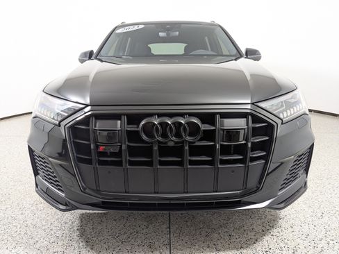 Certified 2023 Audi SQ7 Premium Plus w/ Executive Package AWD/4WD image 2