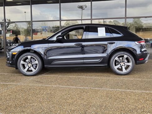 Used 2025 Porsche Macan image 3
