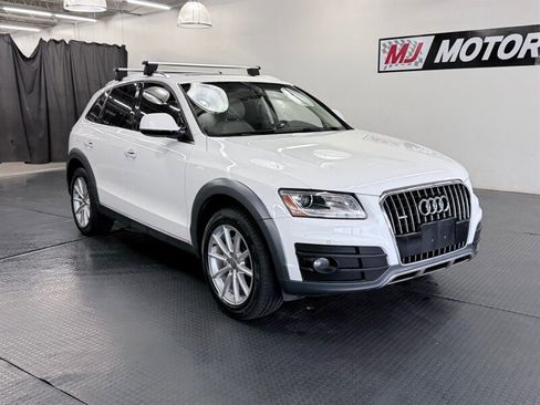 Used 2017 Audi Q5 2.0T Premium Plus w/ Technology Package image 2