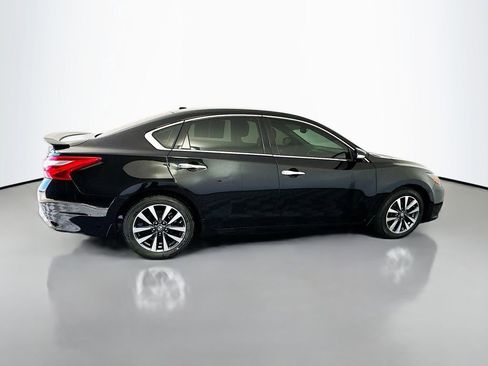 Used 2017 Nissan Altima 2.5 SL w/ 2.5 Technology Package image 8