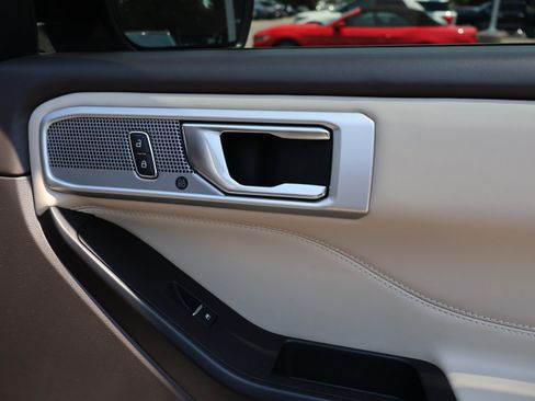 Used 2020 Ford Explorer Platinum AWD/4WD image 9