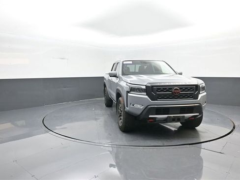 Used 2022 Nissan Frontier PRO-4X image 2