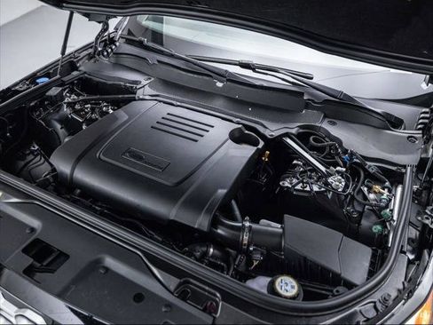 New 2025 Land Rover Discovery S image 13