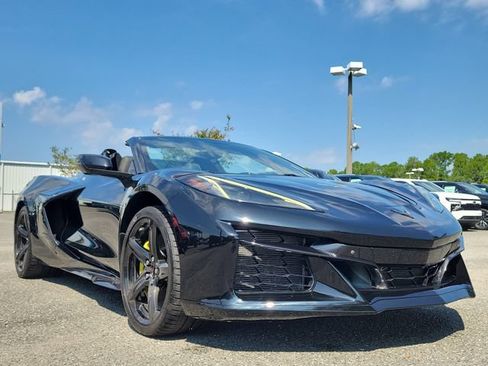 Used 2023 Chevrolet Corvette Z06 RWD image 9