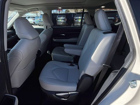 Used 2024 Toyota Grand Highlander XLE image 24