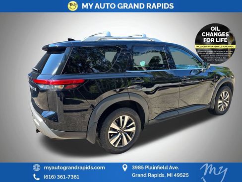 Used 2022 Nissan Pathfinder SL AWD/4WD image 7