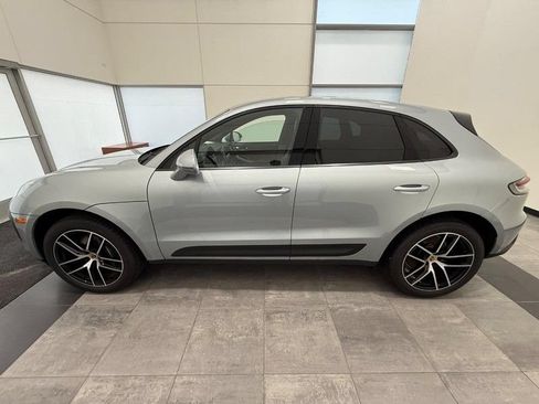 Certified 2025 Porsche Macan AWD/4WD image 2