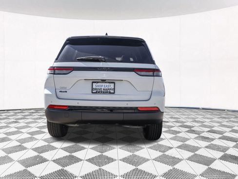 New 2025 Jeep Grand Cherokee Altitude image 13