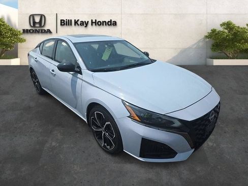 Used 2023 Nissan Altima 2.5 SR w/ SR Premium Package FWD image 1