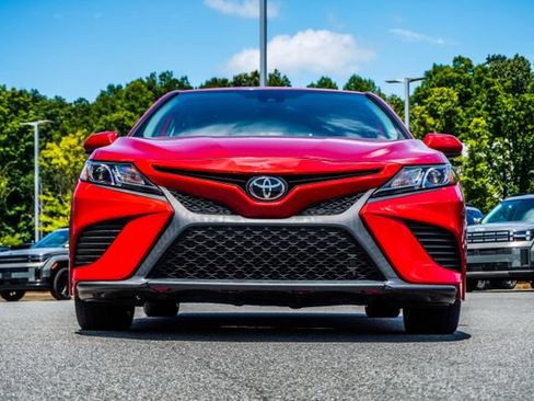 Used 2020 Toyota Camry SE FWD image 8