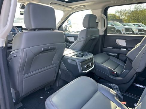 New 2025 Ford Expedition Active image 24