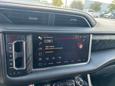 Used 2024 GMC Yukon XL Denali RWD image 30