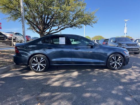 Used 2019 Volvo S60 T6 R-Design image 8