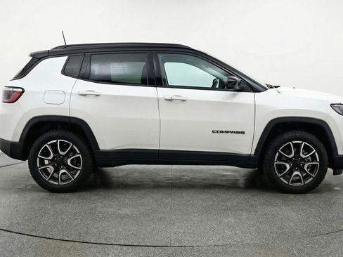 Used 2025 Jeep Compass Trailhawk AWD/4WD image 11