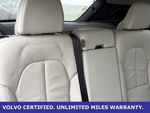 Certified 2023 Volvo XC40 B5 Ultimate w/ Protection Package Premier image 34