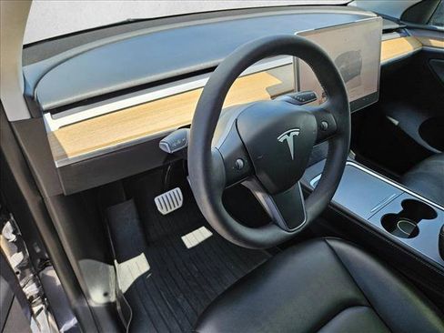 Used 2023 Tesla Model Y Performance AWD/4WD image 10