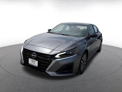 Used 2025 Nissan Altima 2.5 SV FWD image 6