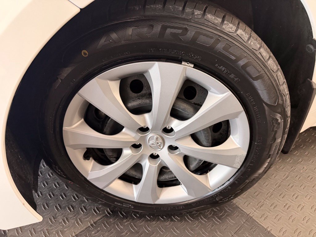 Used 2023 Toyota Corolla LE w/ Carpet Mat Package (TMS) FWD image 5