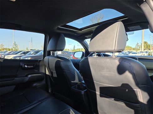 Used 2019 Toyota Tacoma Limited image 12