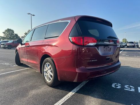 Used 2023 Chrysler Voyager LX FWD image 6