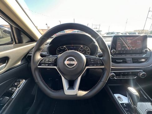 Certified 2025 Nissan Altima 2.5 SR FWD image 21