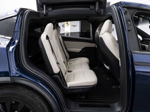 Used 2022 Tesla Model X image 43