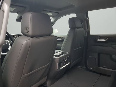 New 2026 GMC Sierra 1500 SLT image 18
