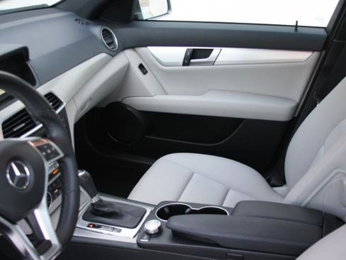 Used 2013 Mercedes-Benz C 300 Sport image 31